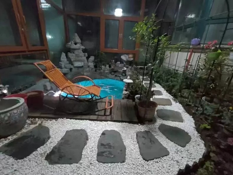 白色鹅卵石造景实图