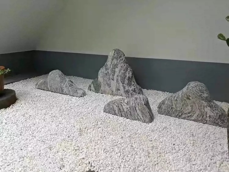 白色鹅卵石造景实图